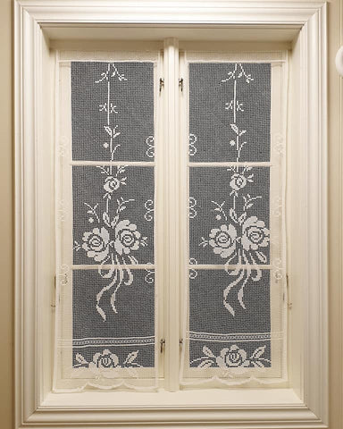 Håndfilerte rosegardiner