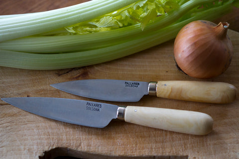 Kjøkkenkniv i karbonstål